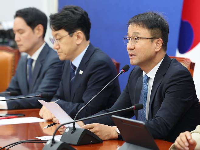 한병도 더불어민주당 원내대표가 4일 오전 서울 여의도 국회에서 열린 정책조정회의에서 모두발언을 하고 있다. /뉴스1