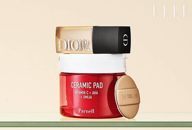 디올 포에버 스킨 웨어 퍼펙션 파운데이션, 0N, 9만8천원대, Dior Beauty. 아하 오미자 도자기 패드, 3만7천원, Parnell. 롱래스팅 텐션 퍼프 보송, 쿠션용, 2ea 1만원, The Tool Lab.