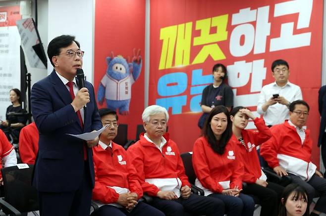 송언석 국민의힘 원내대표가 3일 오후 서울 여의도 중앙당사에서 '투표용지 부족' 관련 긴급 기자회견을 하고 있다. /사진=뉴스1