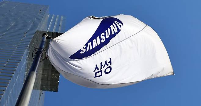 서울 서초구 삼성전자 사옥의 삼성 깃발. 뉴시스 제공