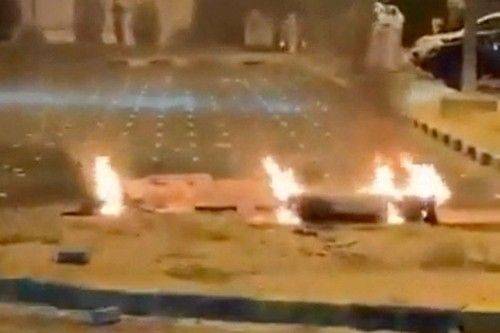 이란의 미사일 공격을 받은 뒤 파편이 불타는 쿠웨이트 국제공항 주차장. 사진=연합뉴스