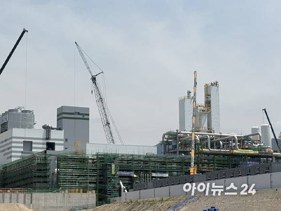 SK하이닉스 용인 반도체 클러스터 내 유틸리티 시설 공사 현장. 반도체 생산에 필요한 지원시설 공사가 진행되고 있다.  [사진=권서아 기자]