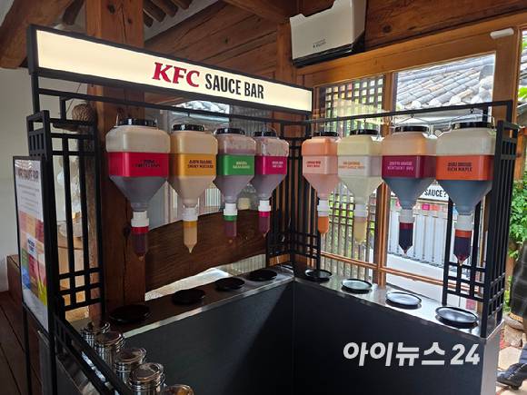 KFC 팝업스토어에서 운영 중인 소스바. [사진=구서윤 기자]