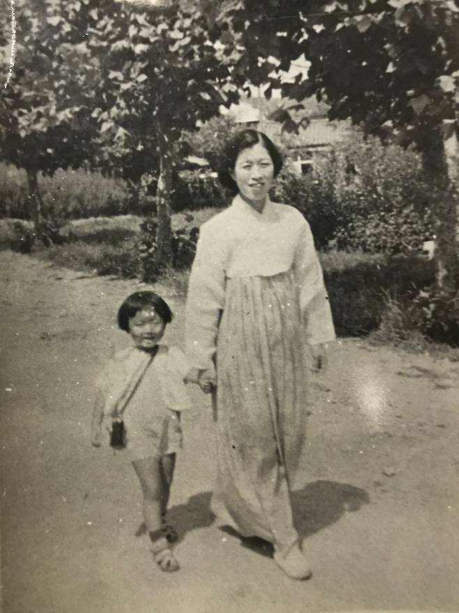 심수봉의 어린 시절. [사진 에스비기획]