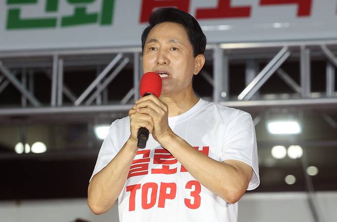 오세훈 국민의힘 서울시장 후보가 지난 2일 유세하고 있다.  연합뉴스