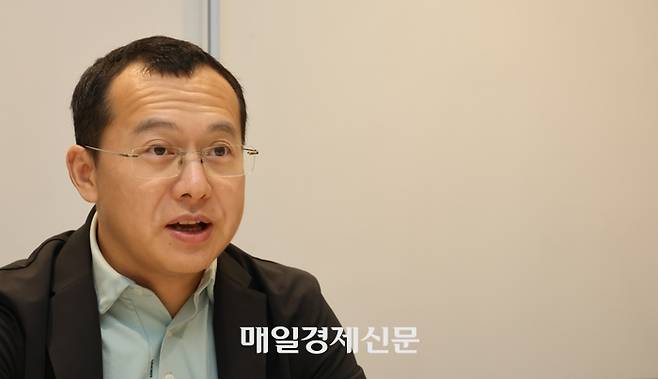 스타 쉬 OKX CEO가 4일 오후 여의도 코인원 본사에서 진행된 매일경제와의 인터뷰에서 발언하고 있다. [사진=김재훈 기자]