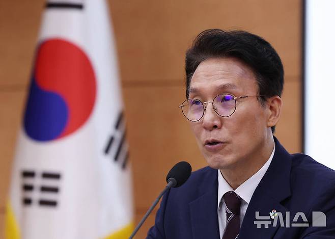 [서울=뉴시스] 조수정 기자 = 김민석 국무총리가 4일 오전 서울 종로구 정부서울청사에서 정부 드론·대드론 통합TF 최종보고회의를 주재하고 있다. 2026.06.04. chocrystal@newsis.com
