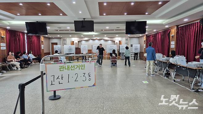 지난 29일 대구 수성구 고산3동 행정복지센터 사전투표소. 곽재화 기자