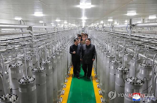 북한 김정은, 새 핵물질 생산공장 시찰 (평양 조선중앙통신=연합뉴스) 김정은 북한 국무위원장이 지난 3일 새로 조업한 핵물질 생산공장을 현지지도했다고 조선중앙통신이 4일 보도했다. [조선중앙통신 홈페이지 캡처] 2026.6.4 
    [국내에서만 사용가능. 재배포 금지. For Use Only in the Republic of Korea. No Redistribution] nkphoto@yna.co.kr