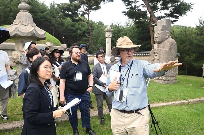 지난 1일 태릉을 찾은 세계유산 전문가들   [국가유산청 제공. 재판매 및 DB 금지]