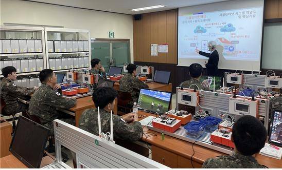 한국폴리텍대학 직업교육·훈련 및 수료생 사진 [고용노동부 제공. 재판매 및 DB 금지]