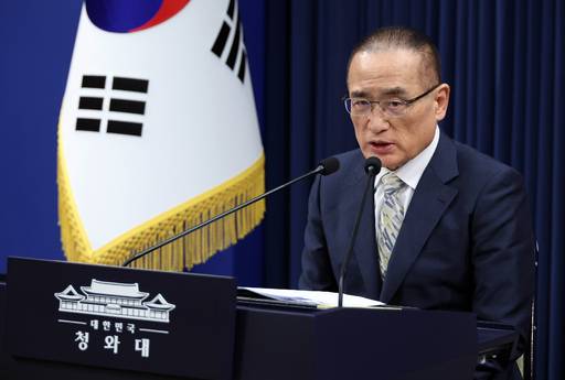 위성락 국가안보실장이 5일 청와대 기자회견장에서 이재명 대통령의 G7 정상회의 참석 등 유럽 순방 일정을 설명하고 있다. /연합뉴스 제공