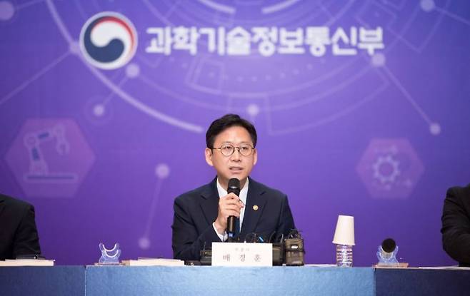 배경훈 부총리 겸 과학기술정보통신부 장관이 지난 29일 서울 중구 서울중앙우체국에서 열린 과학기술정보통신부 기자간담회에서 발언하고 있다. 과기정통부 제공. 연합뉴스