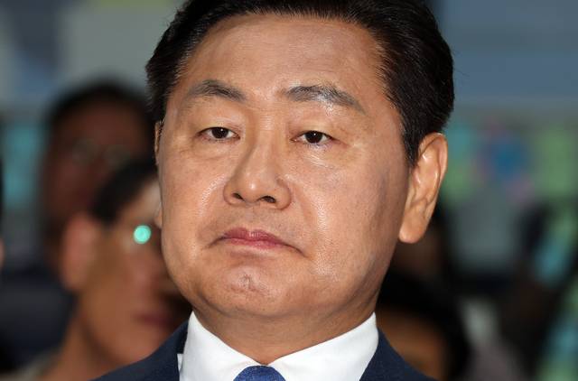 출구조사 지켜보는 김관영 [연합뉴스]
