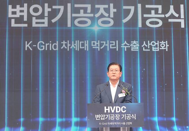 효성중공업의 기업가치가 1년 만에 8배 넘게 커진 데는 변압기·차단기 등 전력기기가 큰 역할을 했다. 이상운 효성 부회장이 2025년 7월 경남 창원시 성산구 효성중공업 3공장 부지에서 열린 ‘효성중공업 창원 HVDC 변압기공장 기공식’에서 인사말을 하고 있다. 연합뉴스