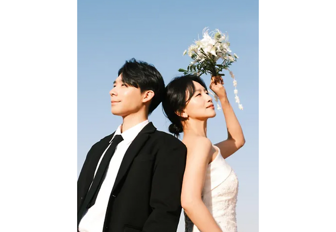 배우 백은혜가 10살 연하인 배우 이준우와 결혼한다. 이준우 SNS