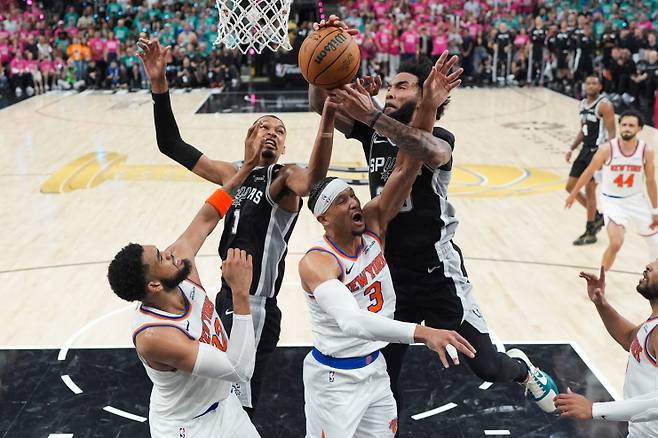 뉴욕 닉스와 샌안토니어 스퍼스의 NBA 파이널 1차전 경기. AP=연합뉴스