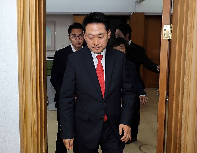 장동혁 국민의힘 대표는 4일 SNS를 통해 “당원들과 함께 우리가 나아갈 새 길을 찾겠다”고 밝혔다. [뉴스1]