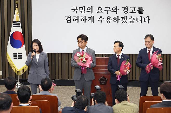 이진숙 국민의힘 대구 달성군 국회의원 보궐선거 당선인이 5일 서울 여의도 국회에서 열린 의원총회에서 인사말을 하고 있다. /뉴시스