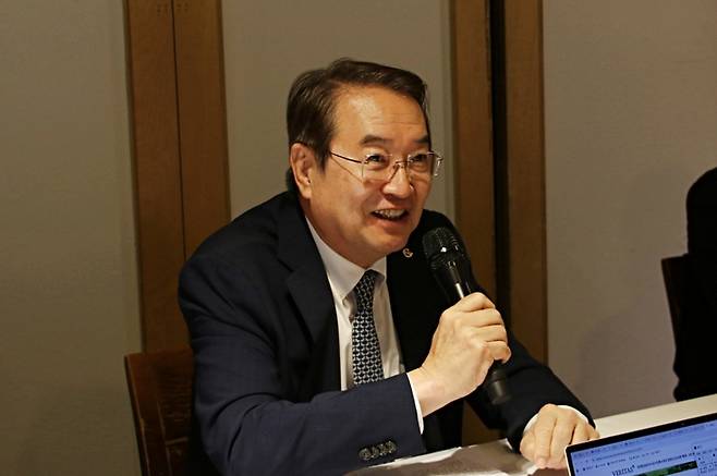 이건우 DGIST 총장이 5일 기자간담회에서 DGIST의 인공지능(AI) 인재 양성 계획을 발표하고 있다. [사진=DGIST]