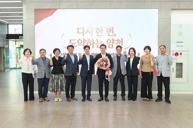 4일 양천구청 간부들과 함께한 이기재 구청장 [양천구 제공. 재판매 및 DB 금지]