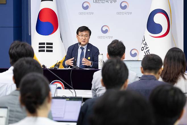 ▲김성환 기후에너지환경부 장관이 지난 4일 열린 기자간담회에서 발언하고 있다. 사진= 기후에너지환경부