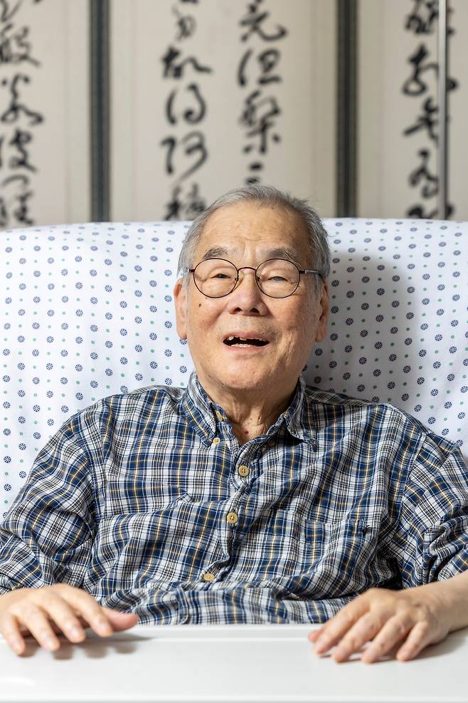 이근후 박사는 “삶의 고통 대부분은 쓸데없는 걱정에서 비롯된다”며 “돌이킬 수 없는 과거를 후회하지 말고 오지 않은 미래를 불안해하지 말라”고 했다. /이신영 영상미디어 기자