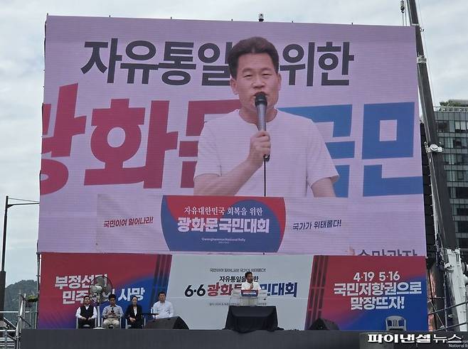 6일 오후 서울 광화문에서 대한민국바로세우기국민운동본부 주최로 열린 '6·6 광화문 국민대회'에서 한국사 강사 출신 유튜버 전한길씨가 발언하고 있다. 사진=박성현 기자