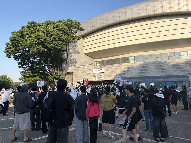 ▲계속되는 개표소 봉쇄 시위[연합뉴스]