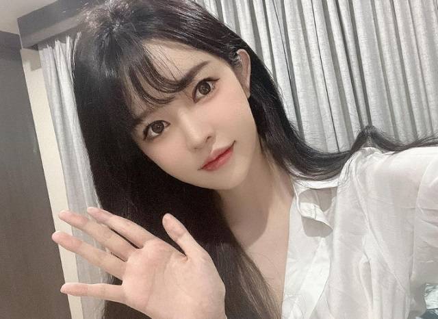 2023년 6월6일, 캄보디아 칸달주의 한 연못가에서 한국인 여성이 숨진 채 발견됐다.살해 용의자로는 칸달주에서 병원을 운영하는 30대 중국계 부부가 지목됐다. 캄보디아 경찰은 천에 묻은 지문을 토대로 부부를 체포했는데, 이들은 변씨가 수액과 혈청을 맞다 갑자기 발작을 일으켜 숨졌다며 변씨의 사망에 당황해 시신을 유기한 것이라고 진술했다. / 사진=BJ아영 인스타그램 캡처