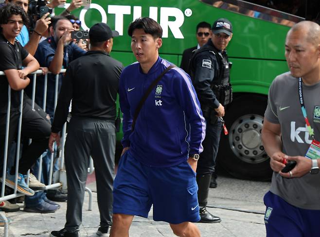 한국 축구 국가대표팀이  북중미 월드컵 베이스캠프이자 조별리그 1, 2차전이 열리는 도시 멕시코 과달라하라에 입성했다. 사진은 손흥민이 지난 5일(현지시각) 2026 국제축구연맹(FIFA) 북중미월드컵이 열리는 멕시코 할리스코 과달라하라에 도착한 모습. /사진=뉴스1
