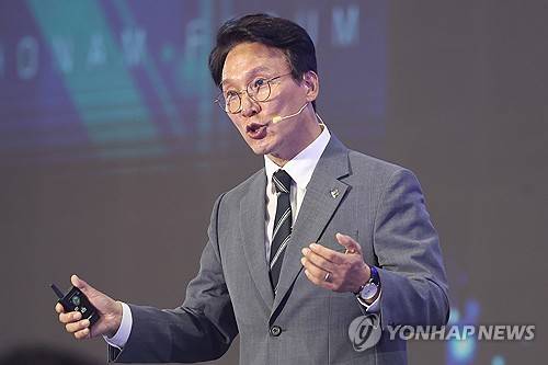 호남서 연설하는 김민석 국무총리 (광주=연합뉴스) 김혜인 기자 = 6일 오후 광주 서구 치평동 김대중컨벤션센터에서 열린 KBC 광주방송 주관 2026 뉴호남포럼에서 김민석 국무총리가 '대전환시대, 통합의 의미와 국가전략'을 주제로 기조연설을 하고 있다. 2026.6.6 in@yna.co.kr