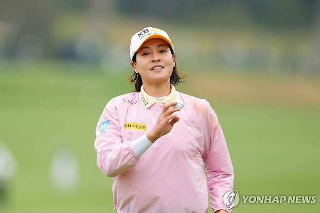 퍼트를 마친 전인지 [AP=연합뉴스]