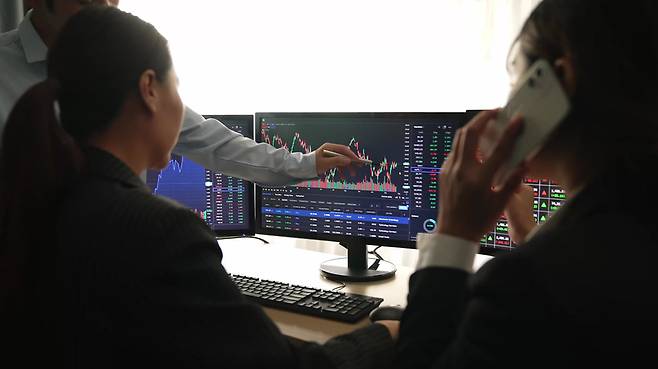 미국발 반도체주 하락이 국내 주식시장에 충격을 줬지만, 코스피 지수에 대한 장밋빛 전망은 이어지고 있다.(사진=모션엘리먼츠)