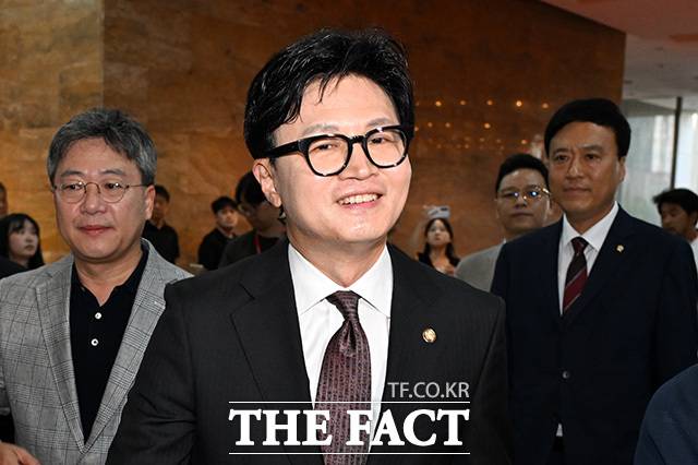한동훈 무소속 부산 북구갑 국회의원 보궐선거 당선인이 5일 오후 서울 여의도 국회로 등원하고 있다./남용희 기자