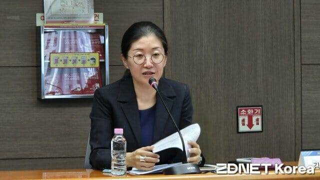 김현정 한국IBM컨설팅 대표가 5일 산업부가 개최한 '제3회 M.AX 전문가 컨퍼런스'에서 발표하고 있다.
