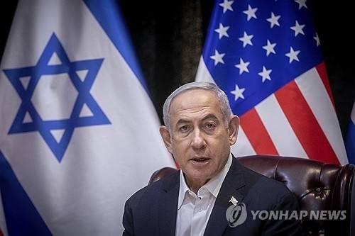 미국, 이스라엘 국기 앞 베냐민 네타냐후 이스라엘 총리의 모습 [AP=연합뉴스]