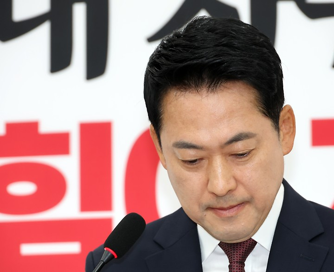 국민의힘 장동혁 대표가 7일 국회에서 6·3 지방선거에서 불거진 투표용지 부족 사태와 관련한 기자회견을 열고 있다. [연합뉴스]