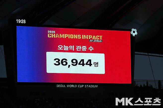이날 경기에선 36,944명의 팬이 함께했다. 사진=이근승 기자