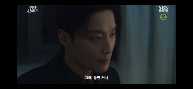 Trouble has arisen in the romance between Im Ji-yeon and Heo Nam-joon in *Brave New World*.In the episode of the SBS Friday-Saturday drama *Brave New World* (directed by Han Tae-seop, written by Kang Hyun-joo, produced by Studio S and Gil Pictures), Choi Moon-do (played by Jang Seung-jo) began his scheme to interfere with the romance between Shin Seo-ri (played by Im Ji-yeon) and Cha Se-gye (played by Heo Nam-jun).Shin Seo-ri admitted to her relationship with Cha Se-gye. She suddenly visited Cha Se-gye and asked him to go on a date with her. Cha Se-gye was initially thrilled, but he grew sullen when he realized Shin Seo-ris idea of a date involved mundane activities like waiting in line at a popular restaurant and riding the Namsan Cable Car.Cha Se-gye vented his annoyance, saying, Is this what you call a date? Thats just how you do things. Does it make any sense for a guy like me to be eating bread on the street like this? However, Shin Seo-ri happily replied, I read online that a date is about spending quality time with your significant other, so enjoying good food together is exactly what it should be. She added, Its best to have a happy time doing what everyone else does. This is something Ive wanted to do my whole life, she said happily. In response, Cha Se-gye transformed into a doting boyfriend tailored just for Shin Seo-ri, asking, Theres no reason not to. So, what else do you want to do?Shin Seo-ris charm continued. She said, From the rooftop of my house, Namsan Tower looks as small as a fingernail, but I didnt know it would be this big from here, getting excited like a child, and then searched for a telescope. Cha Se-gye teased her, saying, From my place, it looks about as big as my forearm, and added, So, do you want to see Namsan Tower from my place at night sometime? Its even better at night, giving her a sly look.Shin Seo-ri clicked her tongue and said, Come to think of it, youre always trying to draw people in. Cha Se-gye bristled, asking, What do you take me for? but then admitted honestly, I do it because Im lonely. Even someone like me gets lonely.Shin Seo-ri recalled the aunts behavior when Bosal (played by Oh Min-ae) came to visit, saying, CEO Cha must be lonely too. The aunts came by, and it seems they were trying to check on him. One of the aunts (played by Jang Young-ju) had even come to her, handed her an envelope of money, and urged her to make sure things worked out with Se-gye. Shin Seo-ri turned to him and said, I wont leave you alone. Ill make sure you dont feel lonely. You can trust me.However, a crisis soon arose. Nam Ok-soon (played by Kim Hae-sook), in a state of mental instability, was pressured by people sent by Choi Moon-do to stamp her approval on the demolition agreement. Shin Seo-ri went alone to confront Choi Moon-do, but when Cha Se-gye found out, he punched Choi Moon-do.The two grew apart temporarily over the Choi Moon-do incident. Cha Se-gye, consumed by regret, tried to contact Shin Seo-ri several times. However, Shin Seo-ri was unable to answer his calls. She had collapsed, bleeding, after a truck plowed into the restaurant while she was with Chairman Cha (played by Yoon Joo-sang). In the preview, Cha Se-gye wailed, calling out Shin Seo-ris name. Meanwhile, Shin Seo-ri returned to the Joseon Dynasty and asked, Have I come back again? raising questions.SBS Friday-Saturday Drama Brave New World