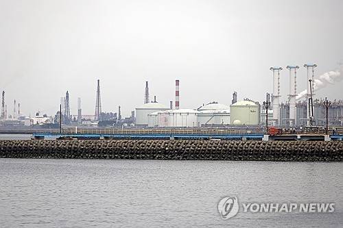 일본의 정유소 [EPA=연합뉴스 자료사진. 재판매 및 DB 금지]