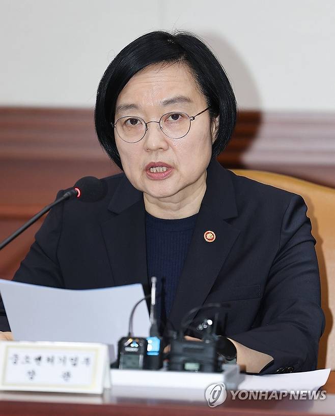 이 대통령, 국무총리 후보자에 한성숙 장관 지명 (서울=연합뉴스) 청와대는 7일 이재명 대통령이 신임 국무총리 후보자로 한성숙 중소벤처기업부 장관을 지명했다고 발표했다. 
    사진은 지난 3월 한 장관이 경제관계장관회의에서 발언하는 모습. 2026.6.7 [연합뉴스 자료사진] photo@yna.co.kr