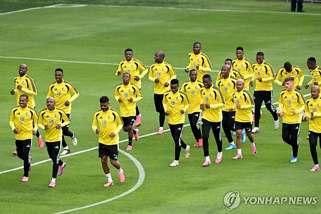 훈련하는 남아공 축구대표팀. [AFP=연합뉴스]