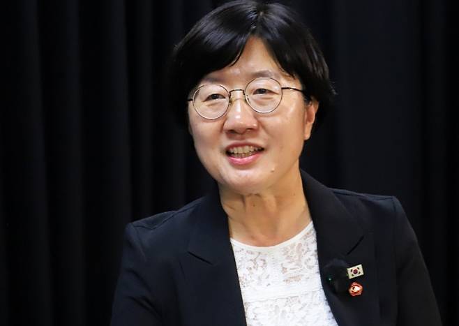[제주의소리]와 당선인 인터뷰를 갖고 있는 고의숙 제주도교육감 당선인. ⓒ제주의소리