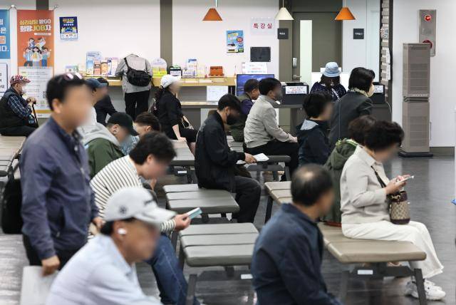 지난 4월 15일 서울 마포구 서울서부고용복지플러스센터의 모습.[사진=연합뉴스]