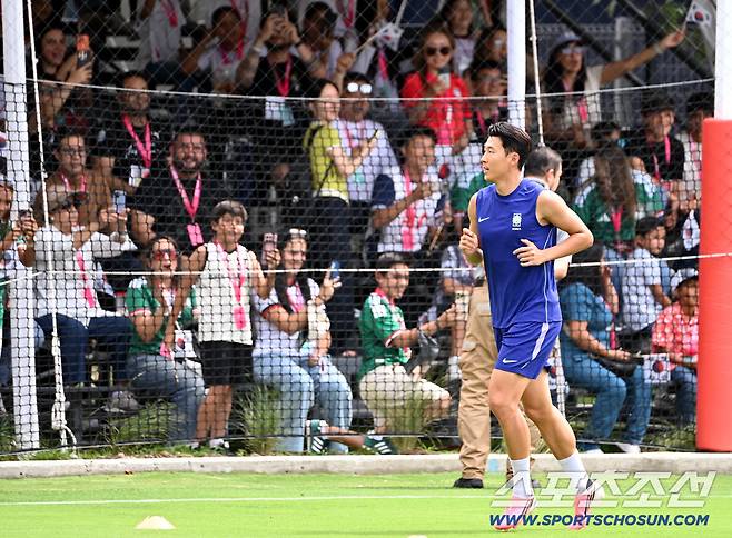 7일(한국시각) 멕시코 과달라하라의 대표팀 베이스캠프 훈련장인 치바스 베르데 바예에서 진행된 대한민국 월드컵 대표팀의 공식 훈련, 손흥민이 오픈트레이닝으로 진행된 훈련 속 러닝을 하고 있다. 과달라하라(멕시코)=허상욱 기자wook@sportschosun.com/2026.06.07/