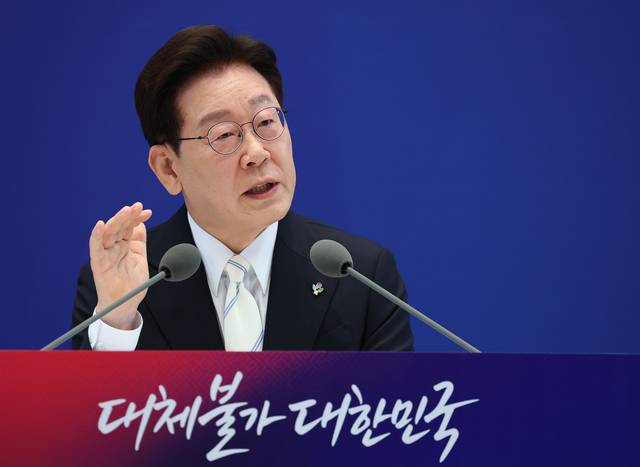 이재명 대통령이 8일 청와대 영빈관에서 열린 취임 1주년 기자회견에서 발언하고 있다. [연합뉴스]