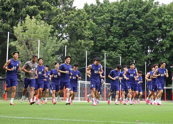 ▲ 한국 축구 국가대표팀 선수단이 8일(한국 시간) 멕시코 자포판 치바스 바예 베르데에서 훈련에 임하고 있다. 연합뉴스