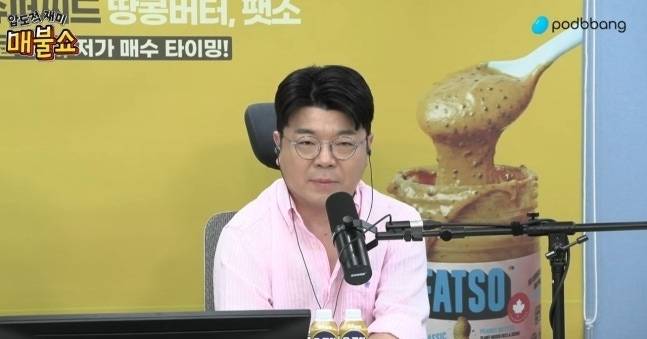 '매불쇼' 진행자 최욱 씨가 지난 5일 방송에서 일간베스트를 겨냥해 "전두환처럼 탱크로 밀어버려야 한다"고 주장했다. / 사진=유튜브 채널 '매불쇼'