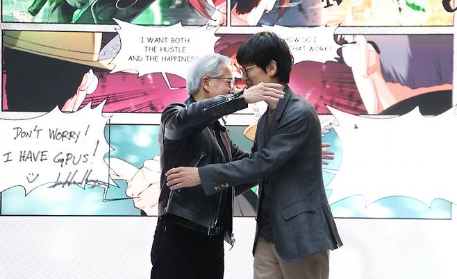 젠슨 황 엔비디아 최고경영자(CEO)가 8일 경기도 성남시 네이버 1784 사옥을 방문해 이해진 네이버 의장과 인사하고 있다. [연합뉴스]